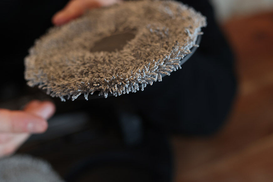 Die qualitativ hochwertigen, flauschigen Wischpads sind in der Nahaufnahme zu sehen.